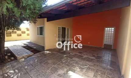 Casa com 3 quartos  à venda, 167 m² por R$ 750.000 - Jundiaí - Anápolis/GO