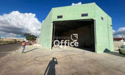 Galpão para alugar, 320 m² por R$ 6.000,00/mês - Polocentro l - Anápolis/GO