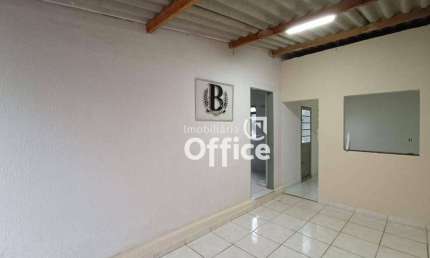 Sobrado com 3 dormitórios para alugar, 200 m² por R$ 2.500,00/mês - Vila Industrial - Anápolis/GO