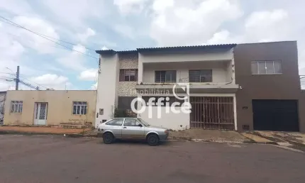 Sobrado com 4 quartos à venda, 230 m² por R$ 800.000 - Setor Central - Anápolis/GO