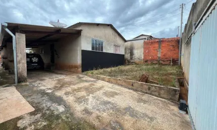 Casa com 4 Quartos, sala ampla, cozinha com balcao no marmore, garagem cobertaà venda, 97 m² por R$ 300.000 - Jardim Arco Verde 2ª Etapa - Anápolis/GO
