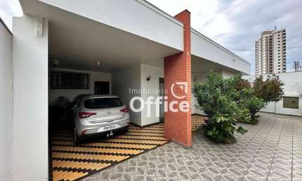 Casa com 5 quartos à venda, 200 m² por R$ 980.000 - Jundiaí - Anápolis/GO