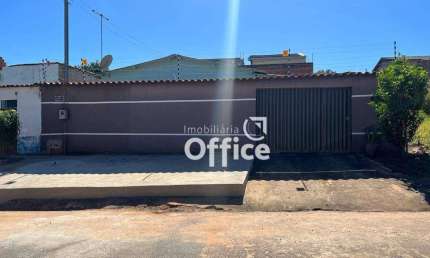 Casa com 3 dormitórios para alugar, 158 m² por R$ 1.300,00/mês - Residencial Flamboyant - Anápolis/GO