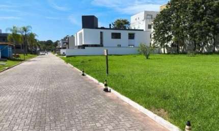 TERRENO EM CONDOMINIO DE ALTO PADRÃO COM QUADRA DE TENIS, PISCINA E ESCRITURA PÚBLICA
