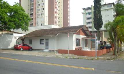 Casa comercial com 8 salas para alugar na Rua Assunção, 162, Ponta Aguda, Blumenau, 227 m2 por R$ 3.500