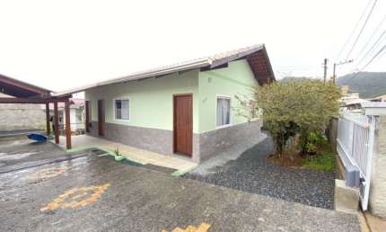 Casa com 2 quartos para alugar na Rua Florânia, 200, Velha Central, Blumenau, 84 m2 por R$ 2.500