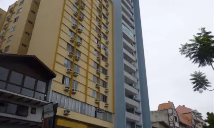 Apartamento com 3 quartos para alugar na Quinze de Novembro, 838, Centro, Blumenau, 120 m2 por R$ 1.900