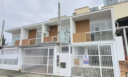 Casa com 2 quartos para alugar na rua olavo bilac, 169, velha, blumenau, 75 m2 por r$ 2.500