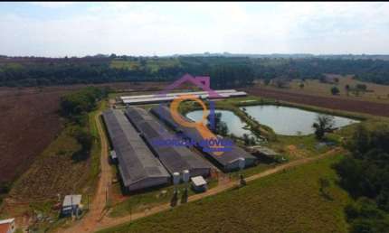 FAZENDA COM 19,36 COM GRANJA MODERNA A VENDA EM TATUÍ-SP