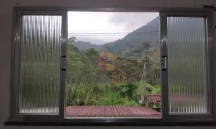 Casa com 2 quartos à venda na Avenida Santana, Monte Oliveti, Guapimirim, 180 m2 por R$ 250.000