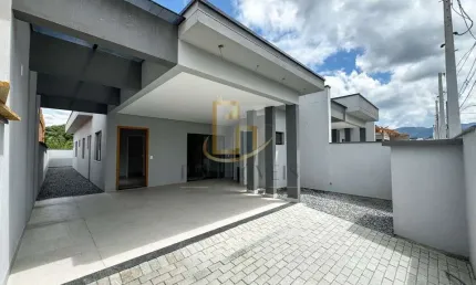Bela casa de 3 quartos sendo 1 suite, no bairro Benedito na cidade de Indaial/SC