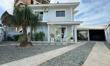 Linda casa para chamar de sua! Com 4 quartos sendo 1 suite, no bairro Itacolomi em Balneario picarras.