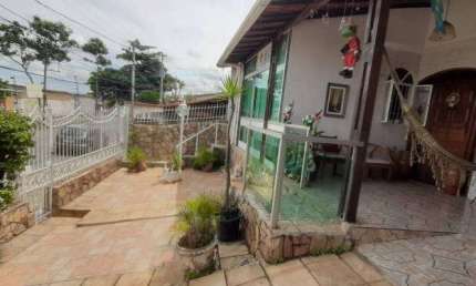 Casa para venda tem 360 metros quadrados com 2 quartos em Santa Mônica - Belo Horizonte - MG