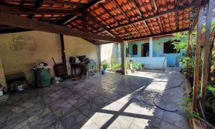Casa para venda possui 162 metros quadrados com 3 quartos