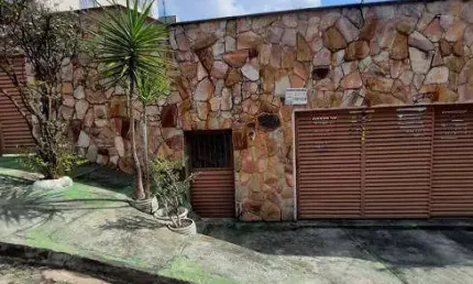 Casa para venda possui 220 metros quadrados com 3 quartos em Vila Cloris - Belo Horizonte - MG