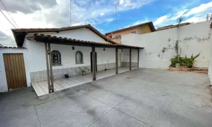 Casa para venda com 447 metros quadrados com 3 quartos em Santa Amélia - Belo Horizonte - MG