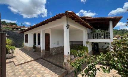 Casa para venda possui 310 metros quadrados com 4 quartos em Moreira - Santa Luzia - MG
