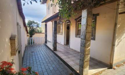 Casa com 4 quartos à venda na Rua Cabrobó, Sagrada Família, Belo Horizonte