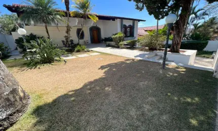 Casa para venda possui 520 metros quadrados com 4 quartos