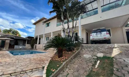 Casa para venda possui 460 metros quadrados com 6 quartos em Santa Mônica - Belo Horizonte - MG