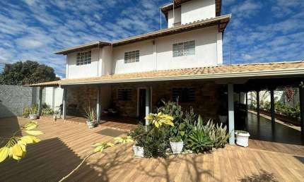 Casa para venda tem 250 metros quadrados com 5 quartos em Jardim Encantado - Vespasiano - MG