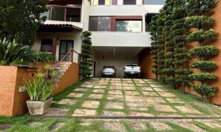 Casa para venda possui 600 metros quadrados com 4 quartos em Residencial Sul - Nova Lima - MG