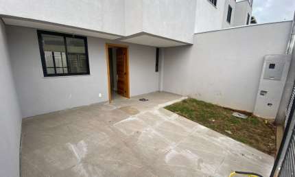 Mega oportunidade de Casa Geminada Triplex no bairro Planalto