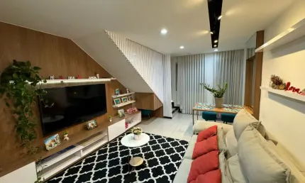 Maravilhosa casa em condomínio no bairro Santa Mônica