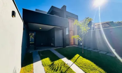 LINDA CASA LINEAR COM ÓTIMO PADRÃO DE ACABAMENTO, LOCALIZADA EM LAGOA SANTA.