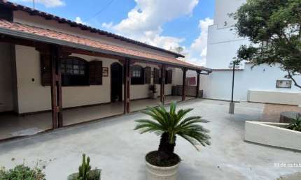 Casa com 5 quartos à venda na Santa Mônica, Belo Horizonte 