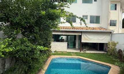 Casa Triplex com Entrada Independente no Bairro Santa Amélia