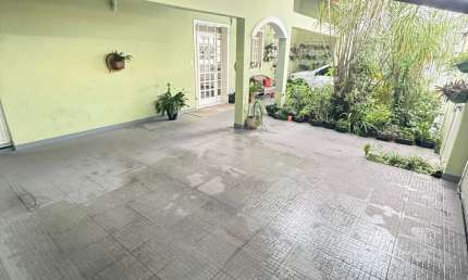 Excelente casa plana de oportunidade em lote de 372m2 no Santa Amélia