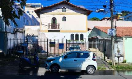 Oportunidade de casa em condomínio no bairro Santa Mônica;