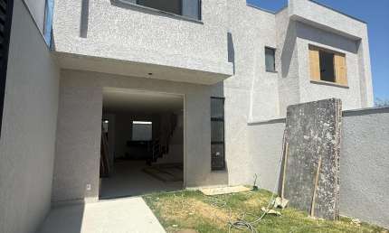 Oportunidade Imperdível de casa nova duplex e moderna com entrada independente no bairro Santa Amélia.