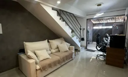 Oportunidade de casa geminada no bairro Santa Mônica;