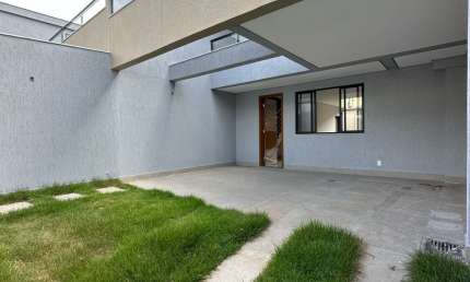 Oportunidade, Casa de alta padrão , com entrada individual,  no bairro Vila Cloris;