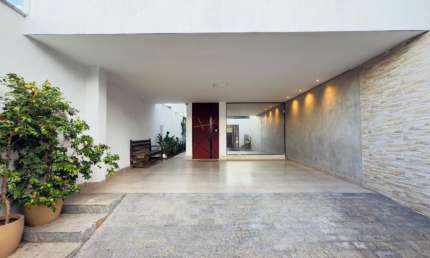 CASA MODERNA BAIRRO VILA CLORIS 03 QUARTOS | 02 SUÍTES | 02 VAGAS