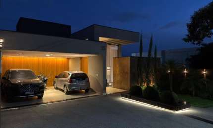 Casa de Alto Padrão no Condomínio Rosa dos Ventos – Vespasiano   PORTEIRA FECHADA