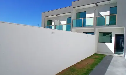 Casa com entrada independente em ótima localização no bairro Candelária