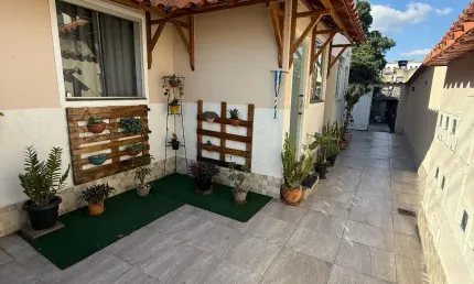 Mega oportunidade!   Casa em condomínio com apenas 4 casas, no bairro Santa Mônica.