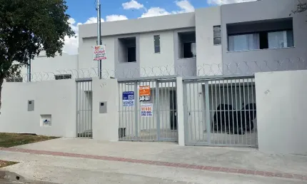 Excelente portunidade casa duplex,  independente com área privativa, no bairro rio branco.
