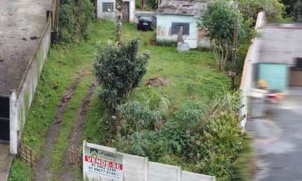 Terreno de 1830 metros com pequena casa próximo ao Portal da Graciosa
