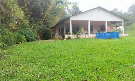 Vendo Chácara no Sambaqui com 1750 metros  casa de alvenaria  com 144 metros