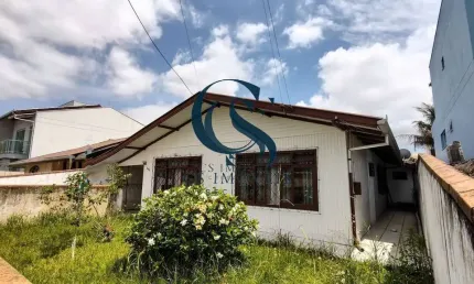 OPORTUNIDADE EM ITAJAÍ – CASA COM 3 QUARTOS  A 10 MIN DO CENTRO