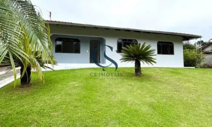 CASA NO CENTRO DE RODEIO/SC – AMPLA, SEGURA E BEM AREJADA