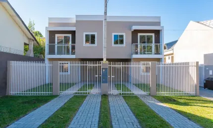 SOBRADO FRENTE PARA A RUA / 3 QUARTOS / ACEITA FINANCIAMENTO !!