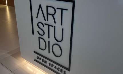 STUDIO MOBILIADO NO ART STUDIO OPEN SPACES EM ARMAÇÃO