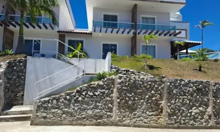 Excelente casa duplex em condomínio no Péro em Cabo Frio R$370.000