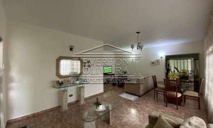 Casa com 3 quartos à venda no Centro, Jacareí  por R$ 700.000