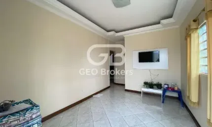 Casa com 4 quartos à venda no Centro, Jacareí  por R$ 600.000